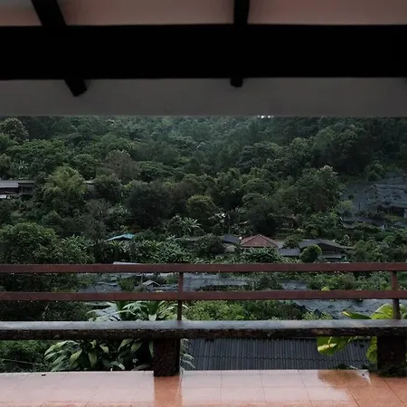 Baan Khun Waew Rimdoi Super Cozy Guesthouse